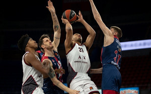 Μπασκόνια για playoffs, 86-69 την Αρμάνι Μιλάνο (video)
