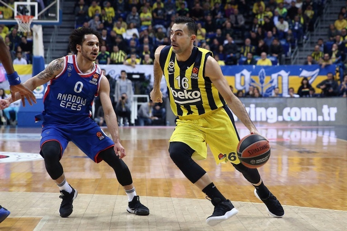Γύρισε από το -10 η Εφές 67-65 τη Φενέρμπαχτσε του Σλούκα