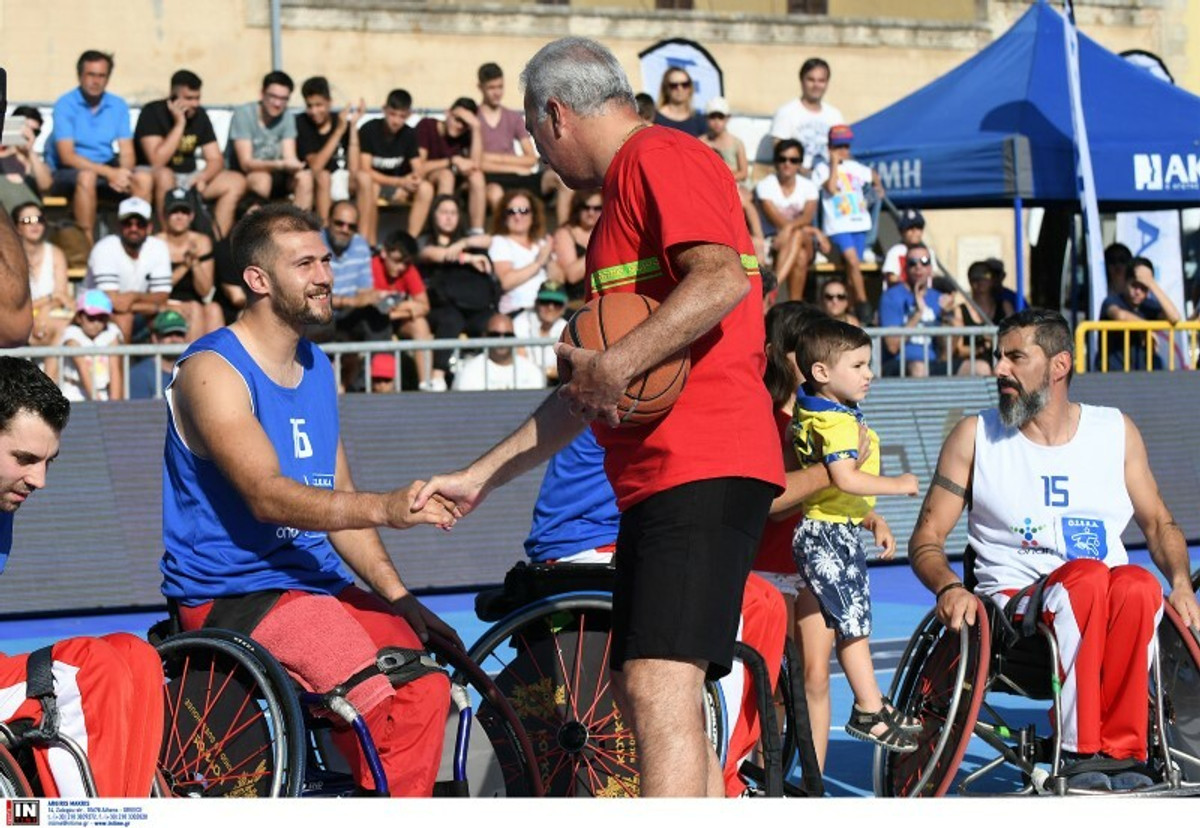 Ο Γκάλης τίμησε τον πρωταθλητή της ΟΣΕΚΑ, Γ.Σ. Δωδεκάνησο (pics)