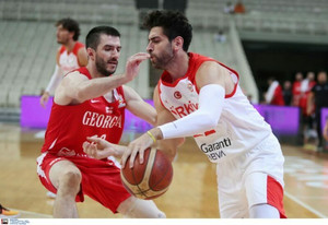FIBA: Πρόστιμα και ποινές με αναστολή για τα επεισόδια στο Γεωργία-Τουρκία