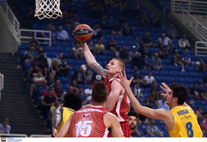 &quot;Τάραξε&quot; τα νερά με Άαρον Γουάιτ η Τενερίφη! (pic &amp; vid)