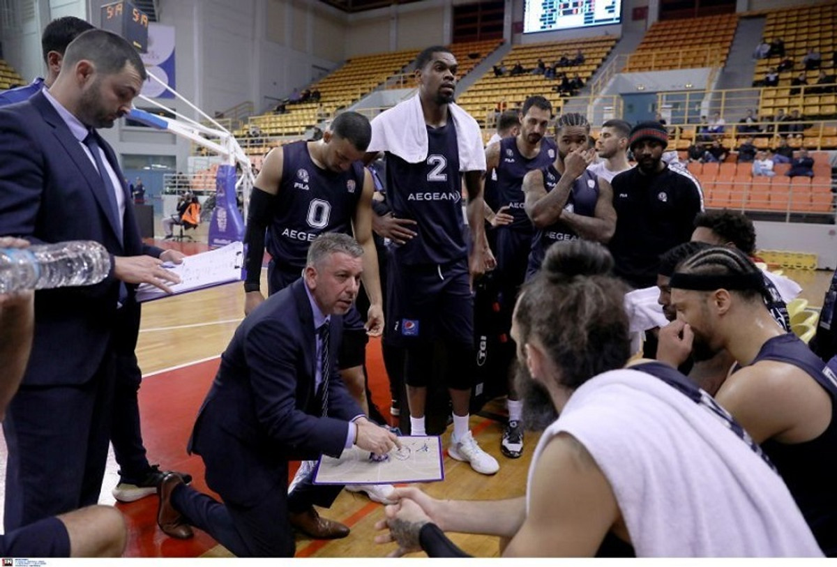 Παπαθεοδώρου: &quot;Το πρώτο δεκάλεπτο καθόρισε το αποτέλεσμα&quot; (video)