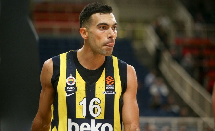 Φενέρμπαχτσε: Σε απομόνωση στα σπίτια τους όλοι οι παίκτες