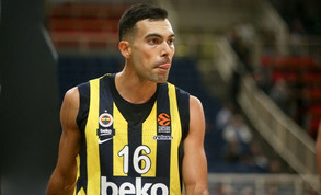 Φενέρμπαχτσε: Σε απομόνωση στα σπίτια τους όλοι οι παίκτες
