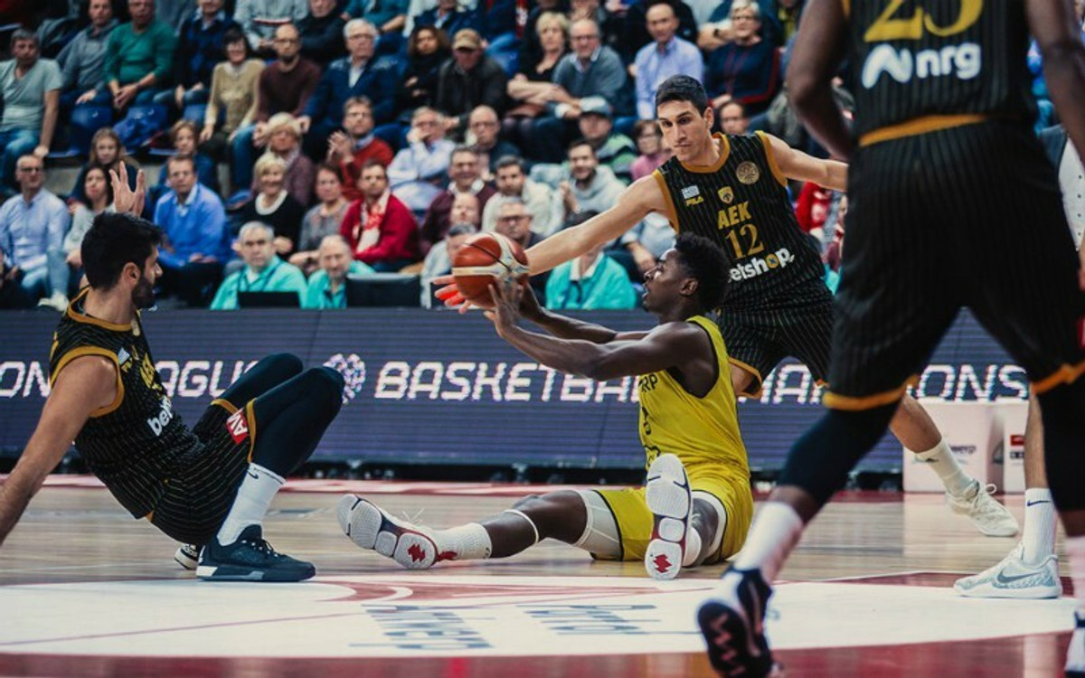 Με clutch &quot;Λάρι&quot; η ΑΕΚ 71-64 την Αντβέρπ στο Βέλγιο