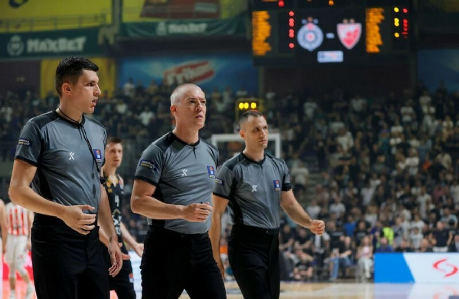 Ρίψη αντικειμένων και διακοπή στο Παρτιζάν-Ερυθρός Αστέρας (video)