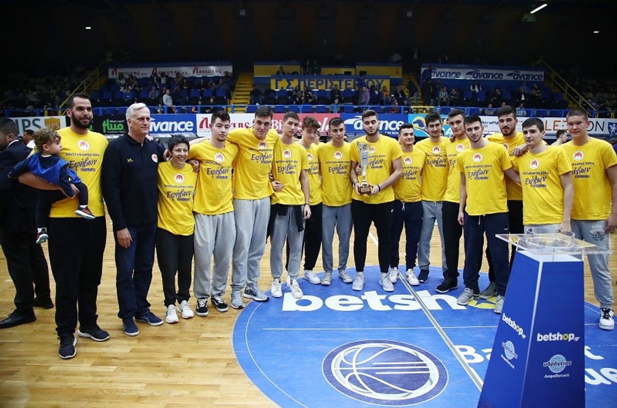 Θερμό χειροκρότημα για Εφήβους και Παίδες του Περιστερίου (pics)