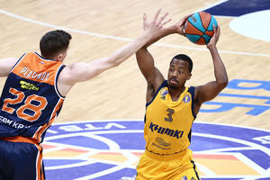 Με ΜακΚόλουμ η Χίμκι 72-69 την Πάρμα στη VTB