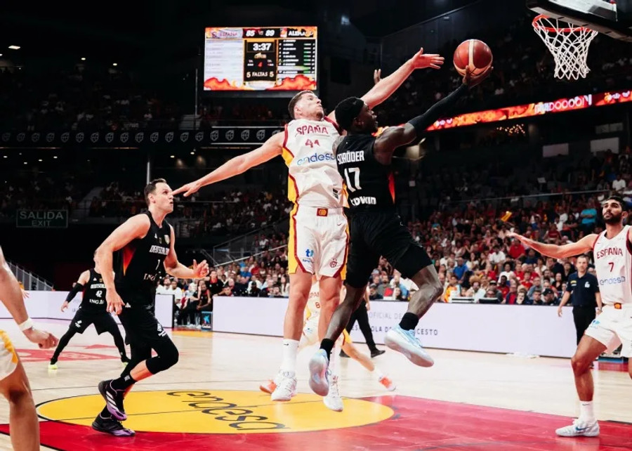 Στην παράταση η Γερμανία με Σρέντερ 106-105 στην Ισπανία, στη βραδιά του Γιουλ (vids)