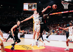 Στην παράταση η Γερμανία με Σρέντερ 106-105 στην Ισπανία, στη βραδιά του Γιουλ (vids)