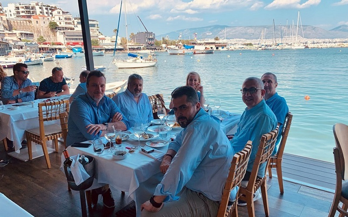 Γεύμα για στελέχη του Ολυμπιακού με τον χορηγό του (pic)