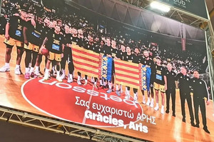 Άρης: Αποθέωση για τη στήριξη μετά τις φονικές πλημμύρες στη Βαλένθια (vid)