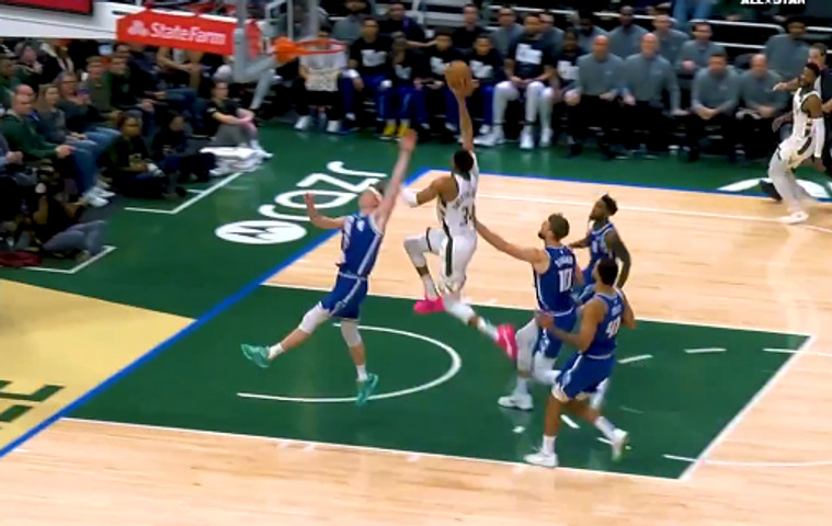 Γιάννης Αντετοκούνμπο: Τα high lights του Greek Freak κόντρα στην ομάδα του Βεζένκοφ (video)
