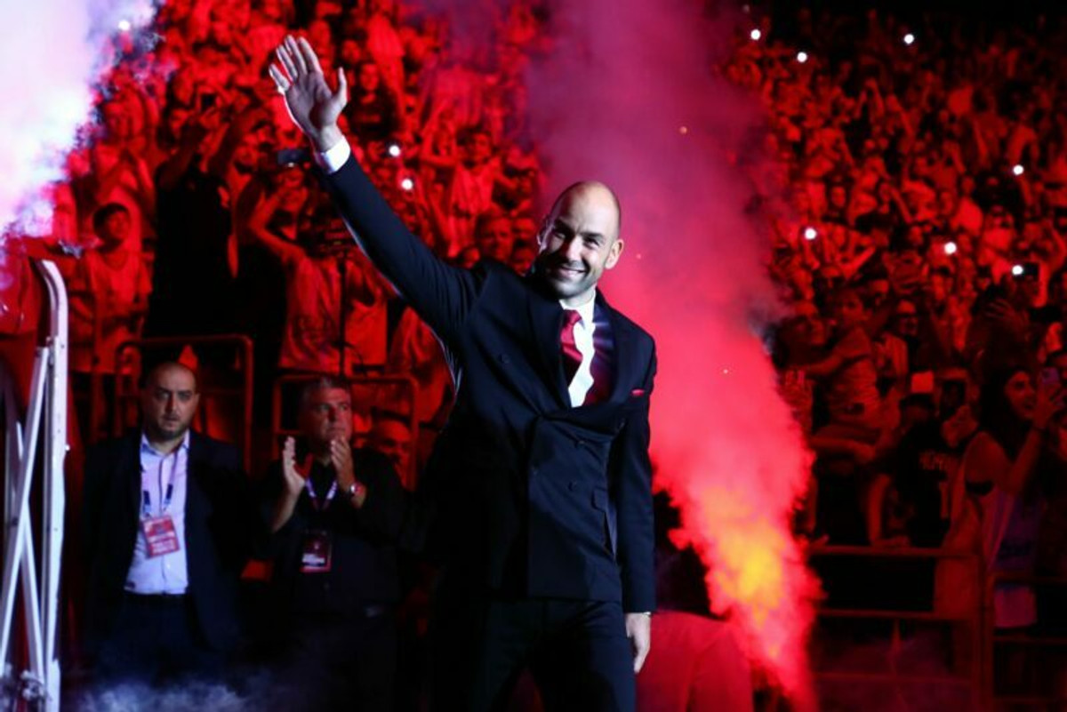 LIVE STREAMING: Η απόσυρση της φανέλας του Σπανούλη και το φιλικό Ολυμπιακός-Αρμάνι