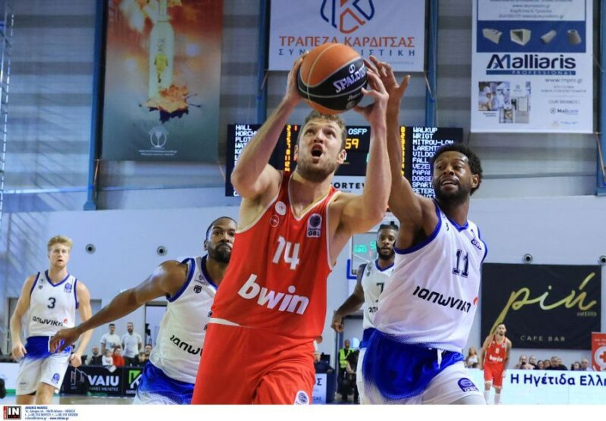 Ο Ολυμπιακός 77-61 στην Καρδίτσα με Μιλουτίνοβ, Βεζένκοφ και Λαρεντζάκη (vids &amp; pics)