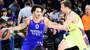 Με... διαστημικό Λάρκιν, η Εφές διέλυσε με 92-70 την Μπαρτσελόνα (video)