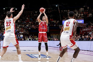 Lega Basket: Ήττα-σοκ από την Πέζαρο η Αρμάνι, 90-82 στο Μιλάνο! (vid)
