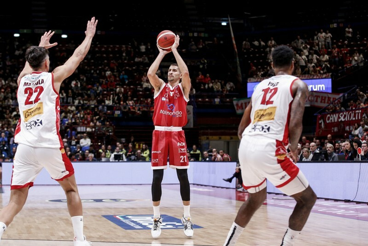 Lega Basket: Ήττα-σοκ από την Πέζαρο η Αρμάνι, 90-82 στο Μιλάνο! (vid)