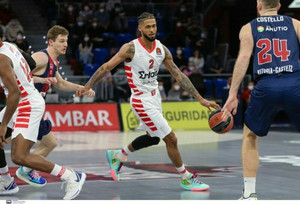 Μπασκόνια-Ολυμπιακός 62-72: &quot;Έσπασε το ρόδι&quot; για το 2022 (gallery)