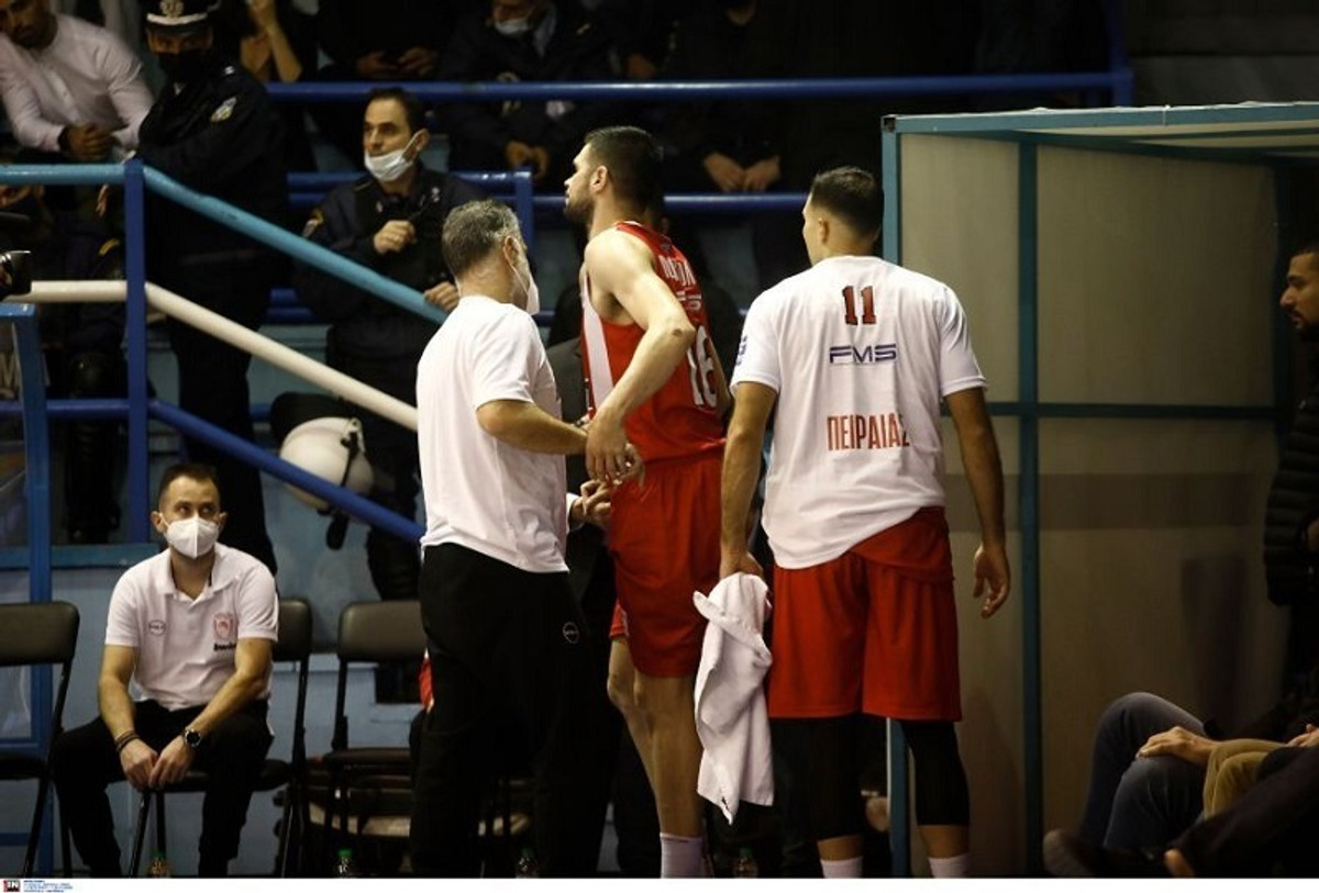Ηρακλής-Ολυμπιακός: Αποχώρησε τραυματίας ο Κώστας Παπανικολάου (video)