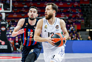 Δείτε πώς η Ρεάλ νίκησε 78-66 την Μπαρτσελόνα και προκρίθηκε στον τελικό (video)