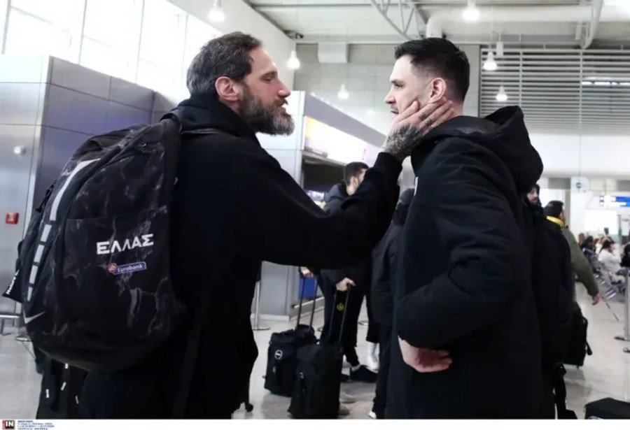 Όμορφες στιγμές στο "Ελ. Βενιζέλος" με παίκτες Ολυμπιακού-Αμαρουσίου (gallery)