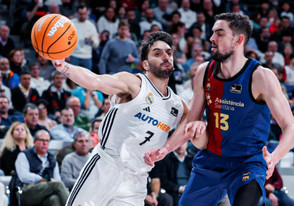 Η Ρεάλ νίκησε την Μπαρτσελόνα με 73-71, αλλά έχασε τον Ντεκ (vids)