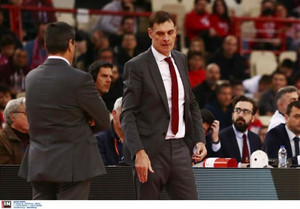 Ολυμπιακός-Άρης: Αποβολή Μπαρτζώκα και &quot;μέχρι τέλους&quot; στο ΣΕΦ! (vid)