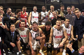 Η κατάκτηση της πρώτης Euroleague από την Κίντερ στους τελικούς του 2001 με την Ταού (pics &amp; vid)