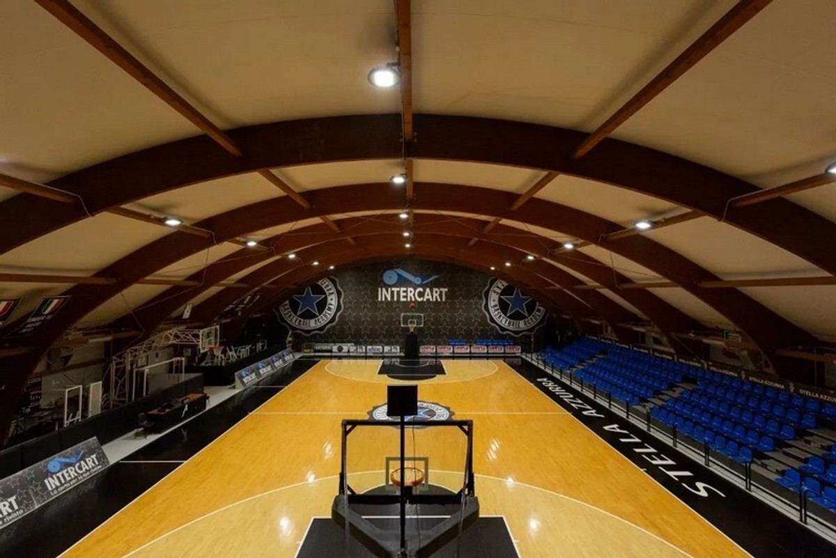 FIBA: Διά βίου αποκλεισμός στους προπονητές της Στέλα Ατζούρα