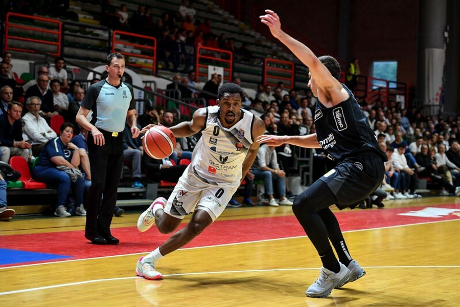 Lega Basket: "Καθάρισε" πάλι ο Κρίστον, 84-81 η Τορτόνα την Τρέντο και 2-0 (vid)