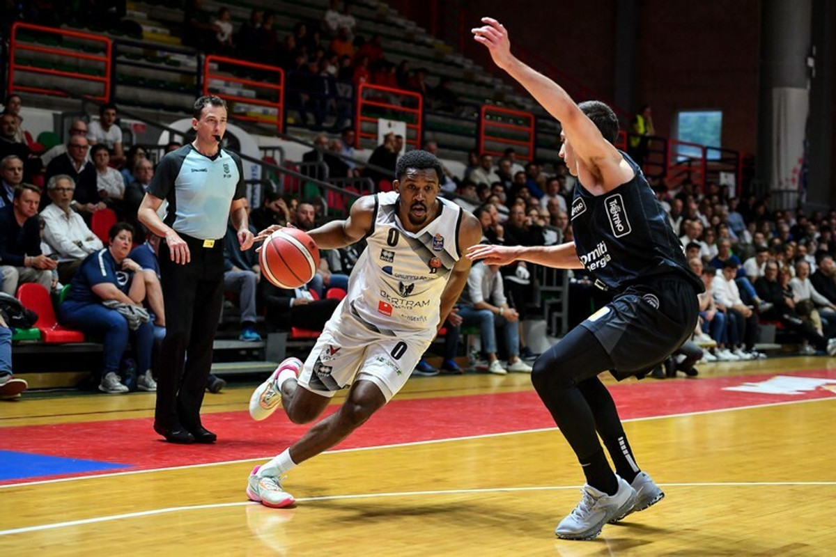 Lega Basket: &quot;Καθάρισε&quot; πάλι ο Κρίστον, 84-81 η Τορτόνα την Τρέντο και 2-0 (vid)