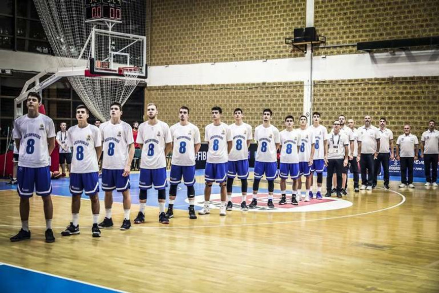 Συγκινητικό! Ολοι οι παίκτες της Εθνικής Παίδων με φανέλα Κωστόπουλου (pic)