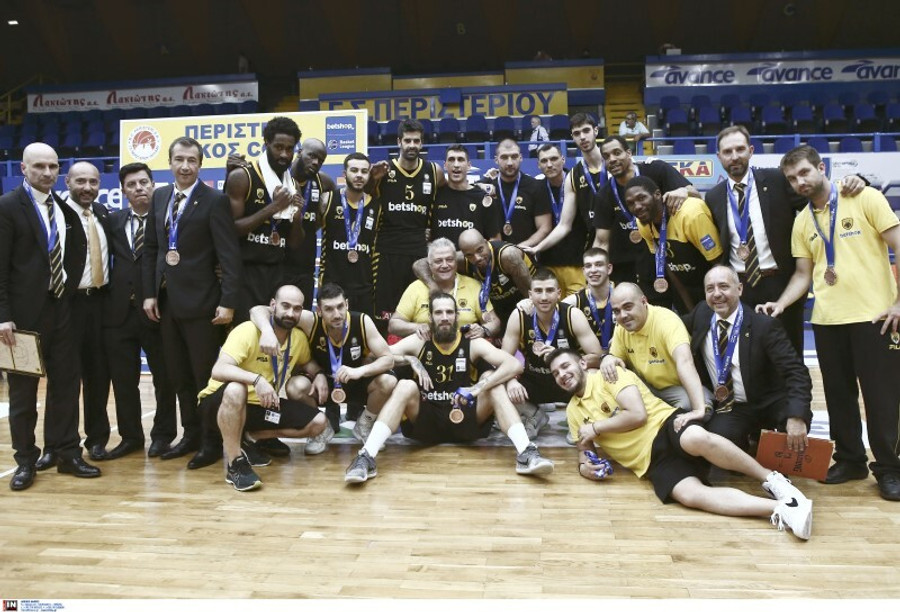 Η απονομή μεταλλίων στην ΑΕΚ για τη τρίτη θέση (pics)