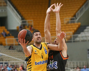 Το απίθανο buzzer beater τρίποντο του Ξανθόπουλου (video)