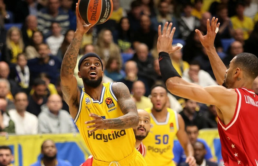 Δεν χάνει τα playoffs η Μακάμπι, 85-66 τη Μιλάνο που έμεινε εκτός (vids)