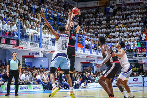 Lega Basket: Στα ημιτελικά η Βίρτους, μείωσε η Τρέντο