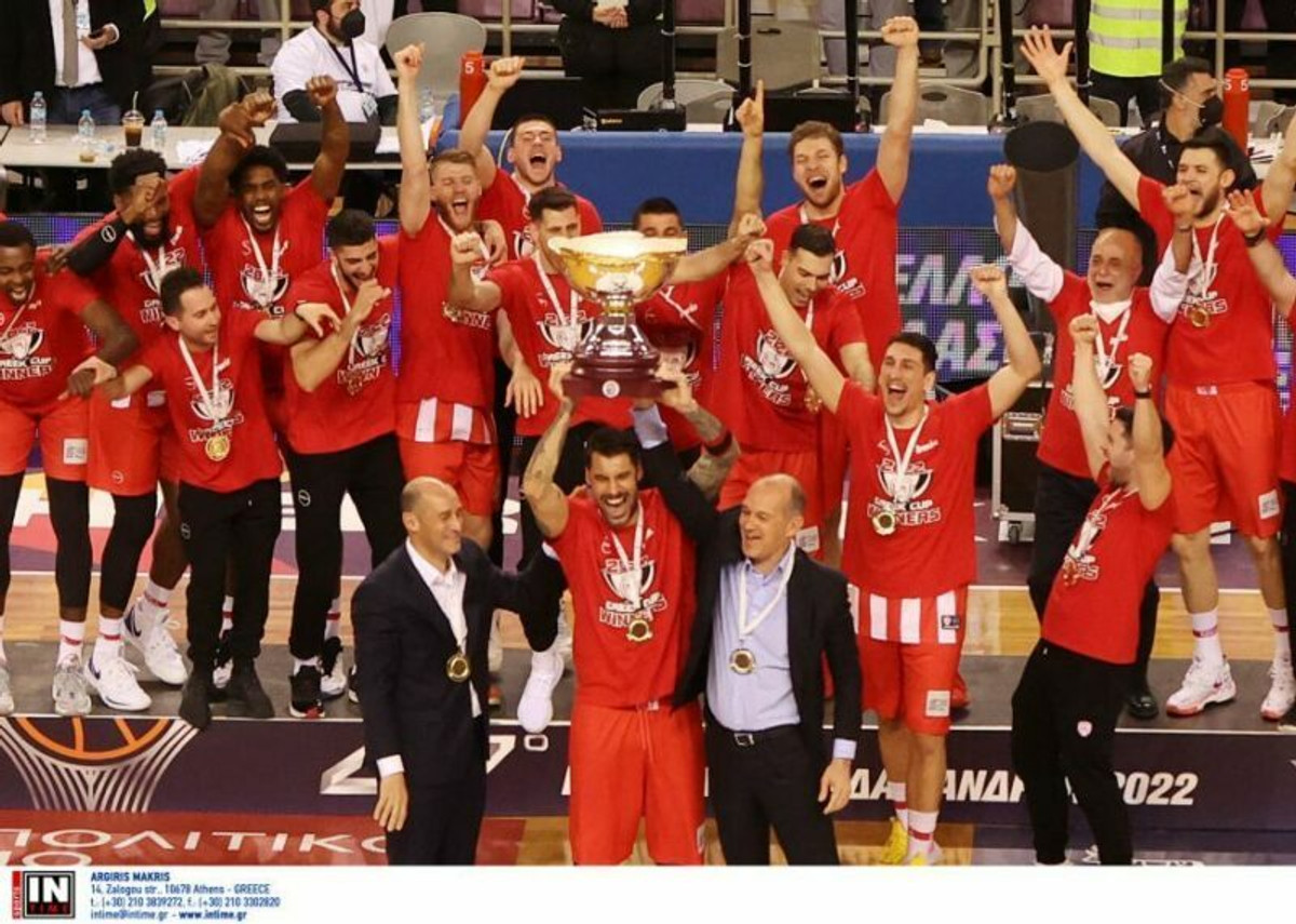 Η απονομή στον Κυπελλούχο Ελλάδας Ολυμπιακό (video)