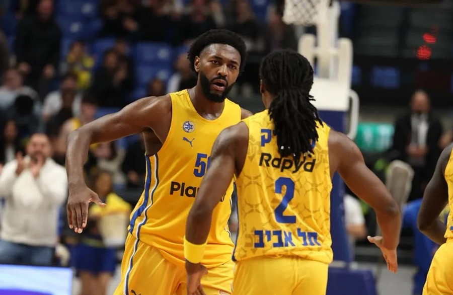 Με πολύ κόπο η Μακάμπι, 86-83 τη Χάποελ Χολόν πριν από τον Παναθηναϊκό