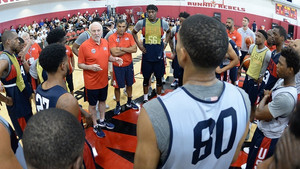 Το &quot;έριξαν&quot; στα... μονάκια στην Team USA (video)