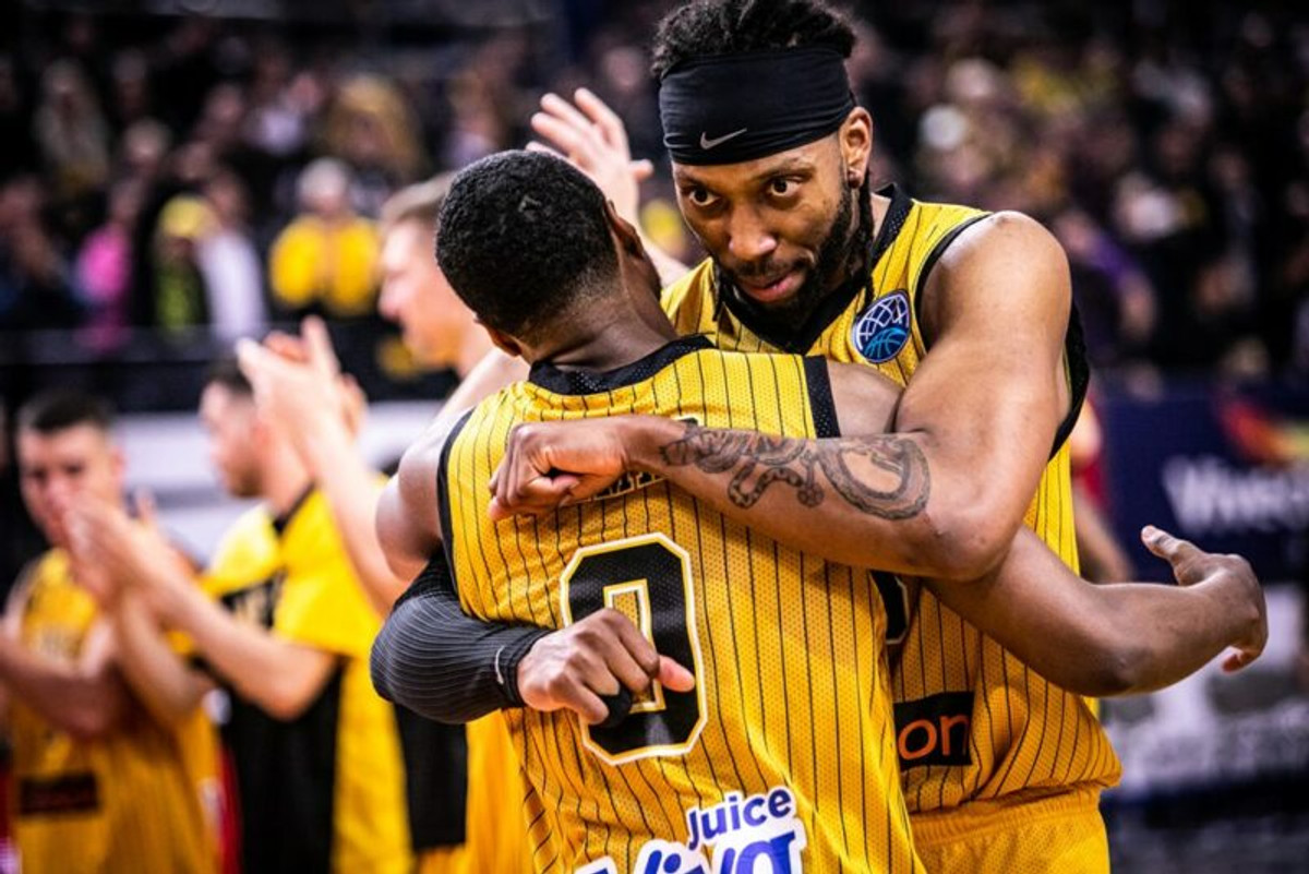 ΑΕΚ-Γαλατάσαραϊ 92-78: Προκρίθηκε στους &quot;8&quot;, αλλά έχασε τον Στρέλνιεκς (vid)
