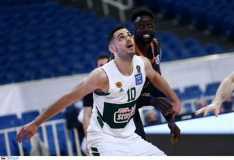 Τελικός Κυπέλλου: Το κάρφωμα του Παπαπέτρου που έχει 17 π. στο ημίχρονο! (video)