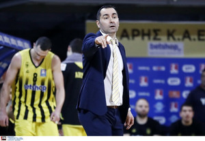 Καμπερίδης: &quot;Ίσως γυρίσει ο Μπράουν, παίξαμε με πάθος, δύσκολα για αλλαγή&quot;