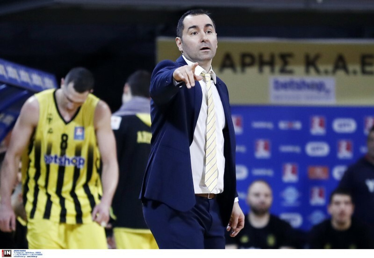 Καμπερίδης: &quot;Ίσως γυρίσει ο Μπράουν, παίξαμε με πάθος, δύσκολα για αλλαγή&quot;