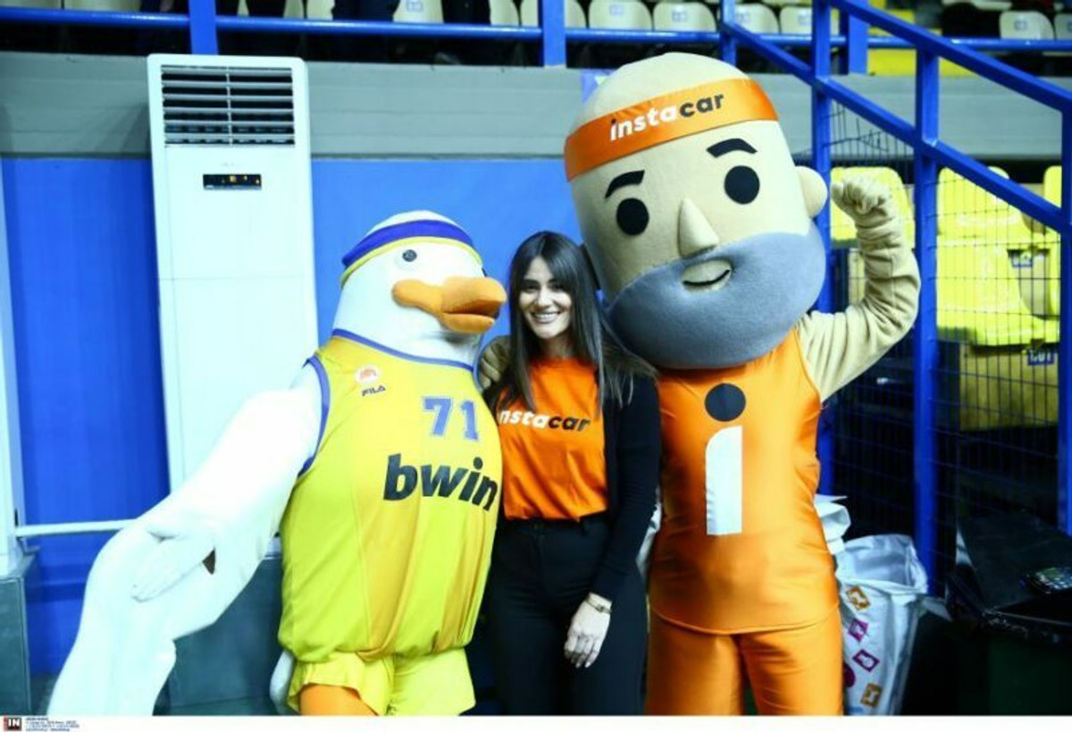 H &quot;πορτοκαλί κερκίδα&quot; του Περιστερίου bwin