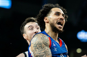 Με &quot;τιτάνα&quot; Λάρκιν η Εφές, 100-94 την Παρτιζάν στην Πόλη! (vid)