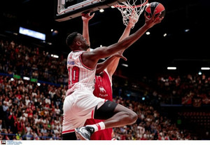 Το poster dunk του Φαλ κορυφαία φάση από τους αγώνες της Τρίτης (vid)