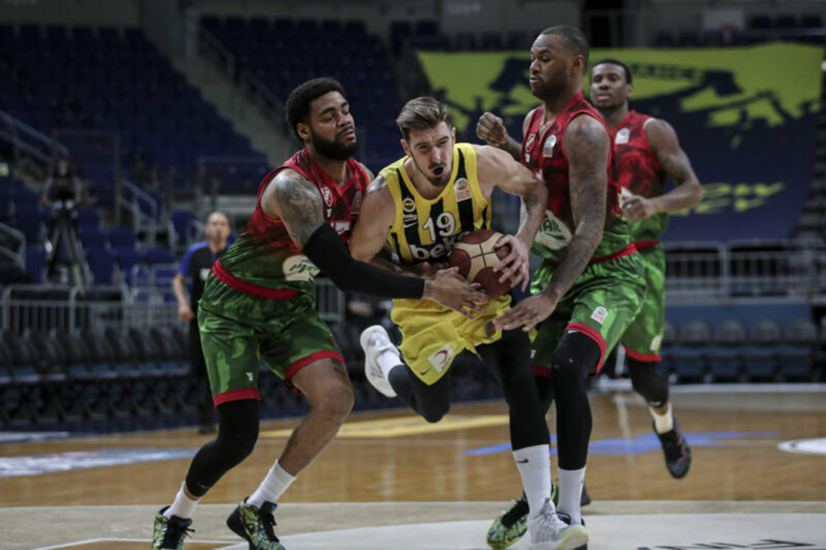 Το 1-0 η Φενέρμπαχτσε 83-79 την Καρσίγιακα