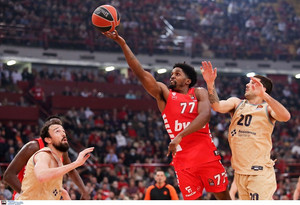 Ολυμπιακός-Μπαρτσελόνα 77-70: Την «κατάπιε» με ΜακΚίσικ, Λαρεντζάκη και Βεζένκοφ! (gallery)