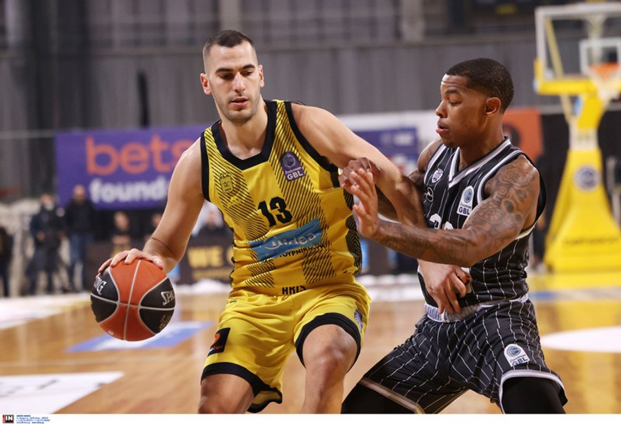 Άρης-ΠΑΟΚ: Η photo gallery και τα χιλιάδες χαρτάκια πριν από το τζάμπολ (vid)
